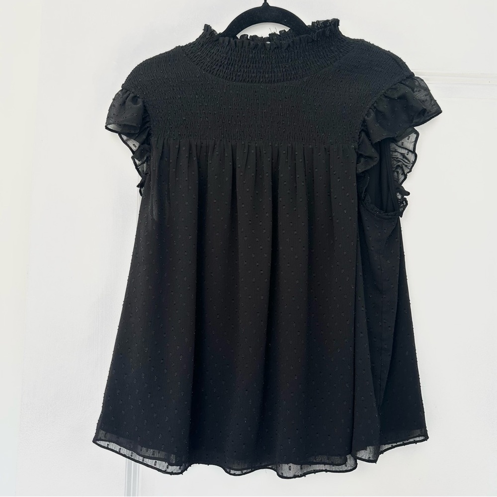 Lo Ven (M) Black Smocked Ruffle Short Sleeve Polka Dot Texture Bohemian Chic Top